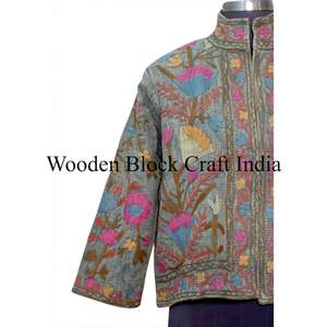 Veste matelassée d'hiver pour femme, faite à la main, broderie Suzani, courte, en coton tissé à rayures, style traditionnel, design pour les festivals - Product Image 2