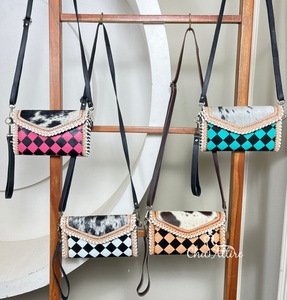 Bolso Bandolera Cruzado de Cuero Vacuno con Diseño de Cuadros, Bolso de Mano con Múltiples Compartimentos para Uso Diario, Bolso de Mano con Correa de Muñeca de Cuero Repujado a Mano - Product Image 1