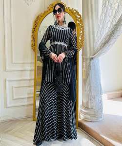 Robe de cérémonie Yukata inspirée de Bollywood en soie/coton/lin avec broderies complexes et ornements en cristal - Product Image 3