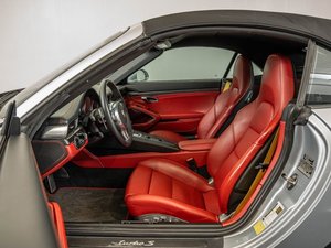 รถ Porsche 911 Turbo S Convertible ปี 2014 สภาพดีมาก พร้อมล้อแม็กซ์ เบาะหนัง ระบบนำทาง สตาร์ทเครื่องด้วยรีโมท หลังคาซันรูฟ กล้องมองหลัง พร้อมใช้งาน - Product Image 6
