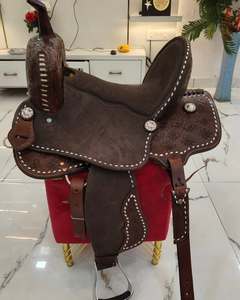Selle de barrel racing western en cuir, finition rugueuse, assise rigide en plastique, taille personnalisée, ferrures en laiton, durable, confortable, très vendue - Product Image 1