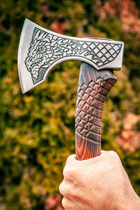 Hache viking en acier carbone faite à la main sur mesure 2024 avec fourreau en cuir de qualité industrielle et manche en bois pour le camping - Product Image 6