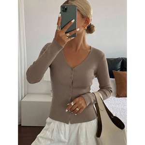 Cárdigan de mujer con cuello en V y manga larga con botones - Product Image 4