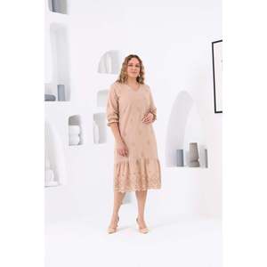Vestido de talla grande con bordado y puños elásticos forrados, color crema - Product Image 5