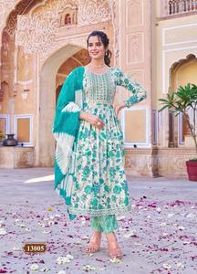 Fancy Collection Nayra Cut Kurtis avec Capsule Foil Print Top and Bottom Chanderi Sequence Dupatta set en vente en ligne - Product Image 3