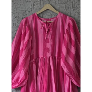 Vestido Maxi a Rayas Rosa Caramelo, Cintura Elástica, Diseño Personalizado, Elegante, Casual, Transpirable, Verano, ODM/OEM para Ocio, Citas, Uso Diario - Product Image 6