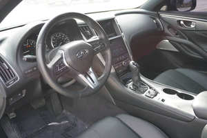 Infiniti Q60 3.0T Luxe d'occasion de 2022 - Product Image 2