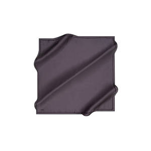 Écharpe carrée de luxe 100% soie avec détail en relief, satin crêpe violet foncé - Product Image 2