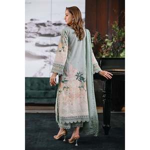 Robe en mousseline de soie printemps/été par Clarence - Product Image 3