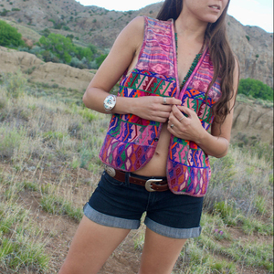 SRJ EXPORTS Gilet vintage d'art populaire, tissé à la main, brodé, 100% coton, magnifique tissage, trois boutons, grande taille, style Rajasthan, coupe trapèze - Product Image 1