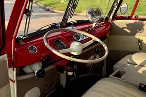 Volkswagen Type 2 Kombi 1974 d'occasion, 15 fenêtres, version brésilienne, moteur 1.6L Flat-4, restauré aux États-Unis Titre - Product Image 4