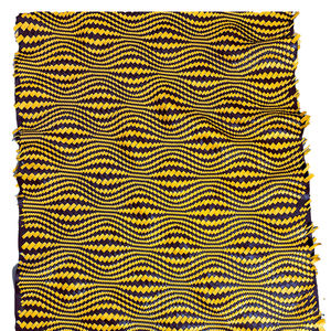 Este cuero artesanal de primera calidad presenta un patrón de tejido único con ricos tonos granate y amarillo. - Product Image 2