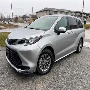 ÚLTIMA LLEGADA: Toyota Sienna LE VAN 2024 Usada, 8 Pasajeros, Tracción en las Cuatro Ruedas, en Venta - Product Image 1