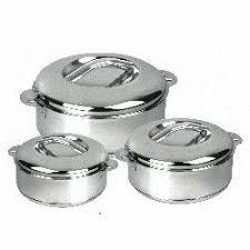 Cazuela de acero inoxidable resistente con un acabado atractivo ideal para mantener la comida caliente y fresca durante las reuniones familiares - Product Image 3