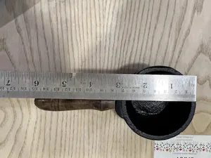 Caldero de hierro fundido en color negro con mango Tipo tapón de cilantro - Product Image 6