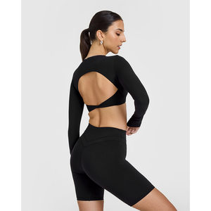 Top corto de entrenamiento de manga larga de poliéster suave y elástico para mujer - Product Image 3