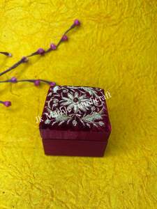 Caja de Joyería de Lujo Hecha a Mano con Tela de Seda y Chenilla, Precio de Mayoreo Disponible, Pieza de Buena Calidad - Product Image 5