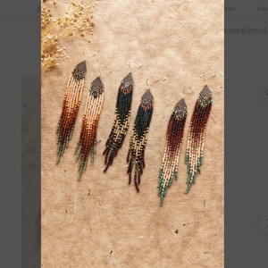 Pendientes Largos con Cuentas Hechos a Mano en Tonos Tierra: Boho Bliss de Calidad Premium - Product Image 1