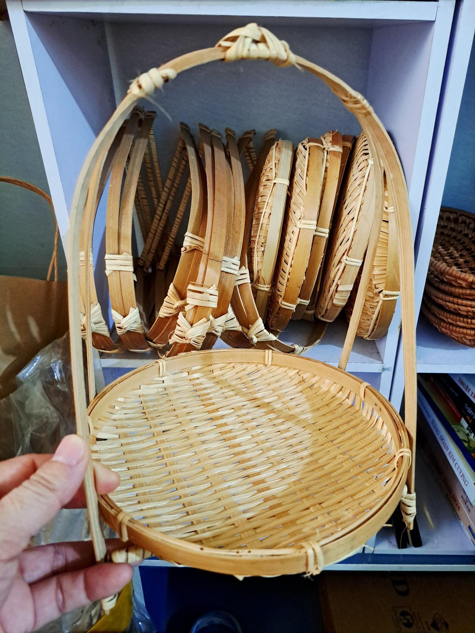 เหลืองอ่อน