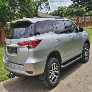 Meilleur prix, SUV Toyota Fortuner d'occasion propre, assez usagé, 7 places, option complète, garantie en stock, livraison rapide, conduite à droite - Product Image 1