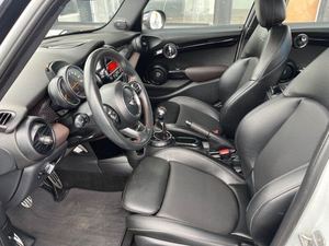 Mini Cooper S 4 portes 2016, cuir foncé, coupé, hayon, traction avant, boîte automatique, taille des pneus R16, conduite à gauche, caméra arrière, 4x4 - Product Image 3