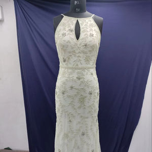 Élégante robe de cocktail sans manches brodée pleine longueur col bateau trou de clé poly-maille perlée décor de perles pour les occasions spéciales - Product Image 1