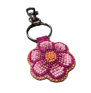 Llavero Bordado con Cuentas de Semillas de Diseño Personalizado con Revestimiento Suave, Llavero Decorativo Hecho a Mano con Cuentas de Semillas, Arte Artesanal - Product Image 3