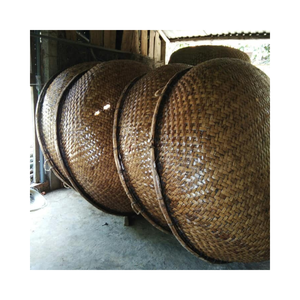 เรือไม้ไผ่ทรงกลมสำหรับตกปลาในแม่น้ำทะเล