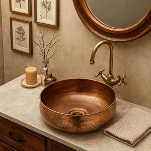 Lavabo de cobre vintage elaborado por artesanos expertos que ofrece inspiración de diseño interior rústico de primera calidad para propietarios de viviendas. - Product Image 1