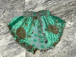 Short en soie pour femmes, fait à la main, confortable, court en soie florale, vêtements de plage pour l'été, short de nuit, cadeau pour elle - Product Image 6