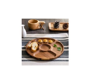 Ensemble d'assiettes de présentation en bois massif naturel, fabriquées à la main, empilables, pour hôtels et restaurants. - Product Image 4