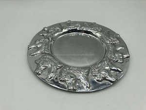 Grands sous-verres en métal de qualité supérieure avec un design élégant, parfaits pour les dessus de table d'hôtel et de restaurant, articles de fournitures pour la maison - Product Image 2