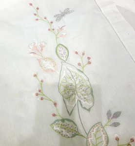 Chemin de Table Design Fleurs Brodées Personnalisées, Chemin de Table en Coton Blanc Ajouré de Haute Qualité pour la Maison Hôtel - Product Image 2