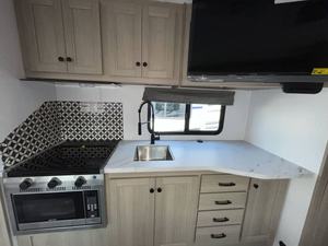 2025 F-orest Riv-er For-ester 2026 Thor Freedom Elite 21HEF Blanco EE. UU. - Product Image 2