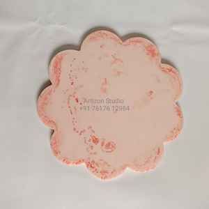 Planche à fromage en résine Aqua Swirl rose faite à la main Plateau de charcuterie de luxe Passe au lave-vaisselle pour les hôtels et les fêtes - Product Image 3