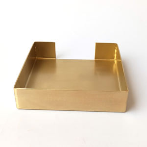 Bandeja Metálica Cuadrada Hecha a Mano con Recubrimiento de Latón para Servir Servilletas en Fiestas Navideñas, Precio de Fábrica al por Mayor en India - Product Image 4