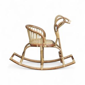 Fauteuil à bascule pour enfants en rotin naturel fait à la main avec une forme d'animal ludique - Product Image 4