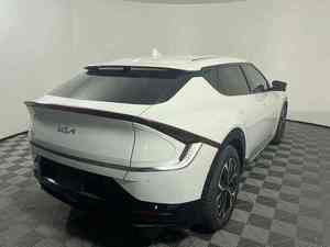 EV6 Wind RWD 2024 Usado, Volante a la Izquierda, Asientos de Cuero, Llantas de Aleación de Aluminio R17, Cámara Trasera 360, Techo Panorámico, Excelente Estado - Product Image 2