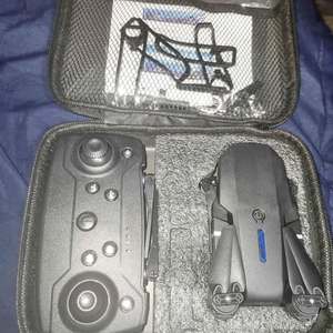 Dron Calistoga CA para principiantes con control remoto, luces LED, cámara, Dron de juguete de plástico para volar, distancia de transmisión de imagen de 1km - Product Image 1