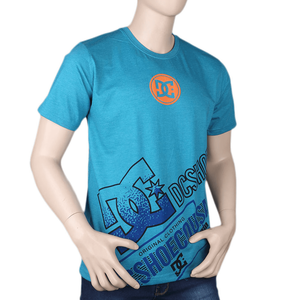 Camiseta de manga corta azul claro con estampado y cuello redondo para hombre - Product Image 1