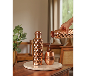 Juego de botella y vidrio de cobre de diamante puro Premium 100% hecho a mano indio mantiene las bebidas frías a granel - Product Image 1