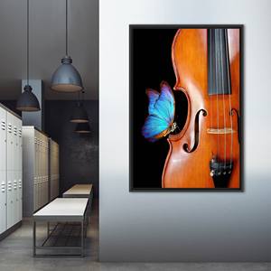 Toile imprimée Violoniste élégant : Décoration murale artistique musicale moderne, encadrée en noir - Product Image 1