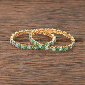 Brazaletes clásicos de imitación de circonita cúbica chapada en 2 tonos hechos a mano 427541 en Joyería Árabe - Product Image 1