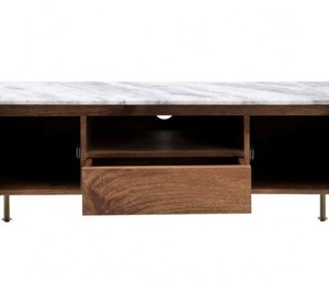 Nouvelles tendances Design moderne bois de mangue et marbre blanc dessus cannelé jambes Extra larges revêtues de poudre d'or deux portes unité multimédia TV en bois - Product Image 4