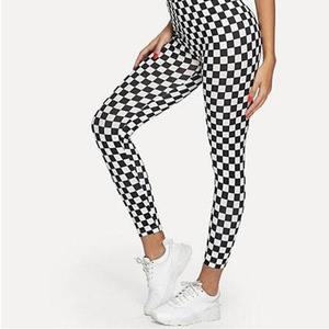 Leggings de gymnastique sans couture taille haute personnalisés pour femmes pantalons de yoga d'entraînement en motif solide disponible en différentes couleurs et tailles - Product Image 2