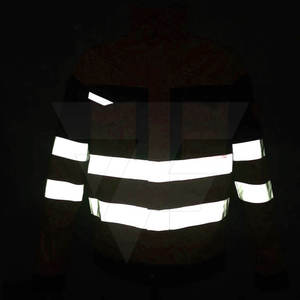 Veste de travail de sécurité à haute visibilité rouge réfléchissante avec poignets réglables et poches poitrine en polyester unisexe - Product Image 4