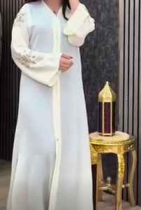 Abayas pour femmes importées de qualité supérieure élégantes modestes brodées à la main robes formelles de style dubaï tissu respirant musulman traditionnel - Product Image 3