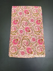 Tela de algodón suave de diseño floral, tela de confección hecha a mano india con estampado de bloques de mano India tela de ropa de verano por yarda - Product Image 4