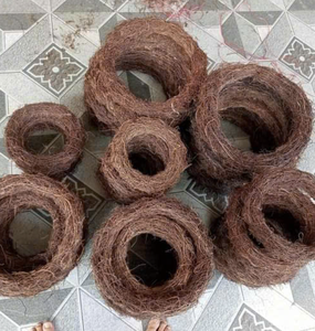 Base DE CORONA DE ramita hecha a mano rústica Círculo de vid natural para artesanía floral y decoración navideña Vietnam - Product Image 1