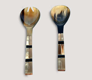 Ensemble de service à salade de luxe artisanal en corne et os naturels avec incrustation de mosaïque unique, poignées texturées géométriques, grand mélangeur - Product Image 3